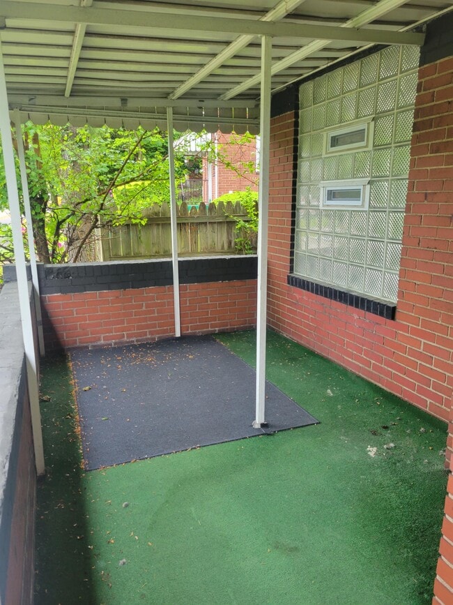 Building Photo - 2436 Laketon Rd