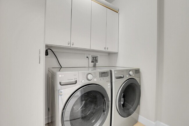 Building Photo - $3,095.00, stunning 2-bedroom, 2-bathroom ...