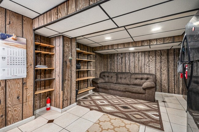 Building Photo - 1921 Williamsburg Dr