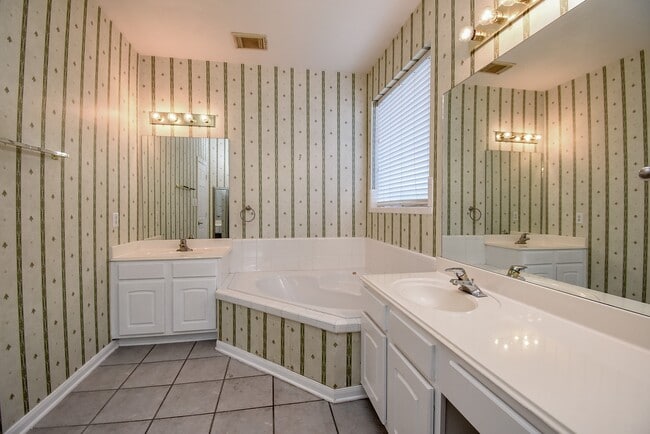 Building Photo - 2719 Mossy Log Ct