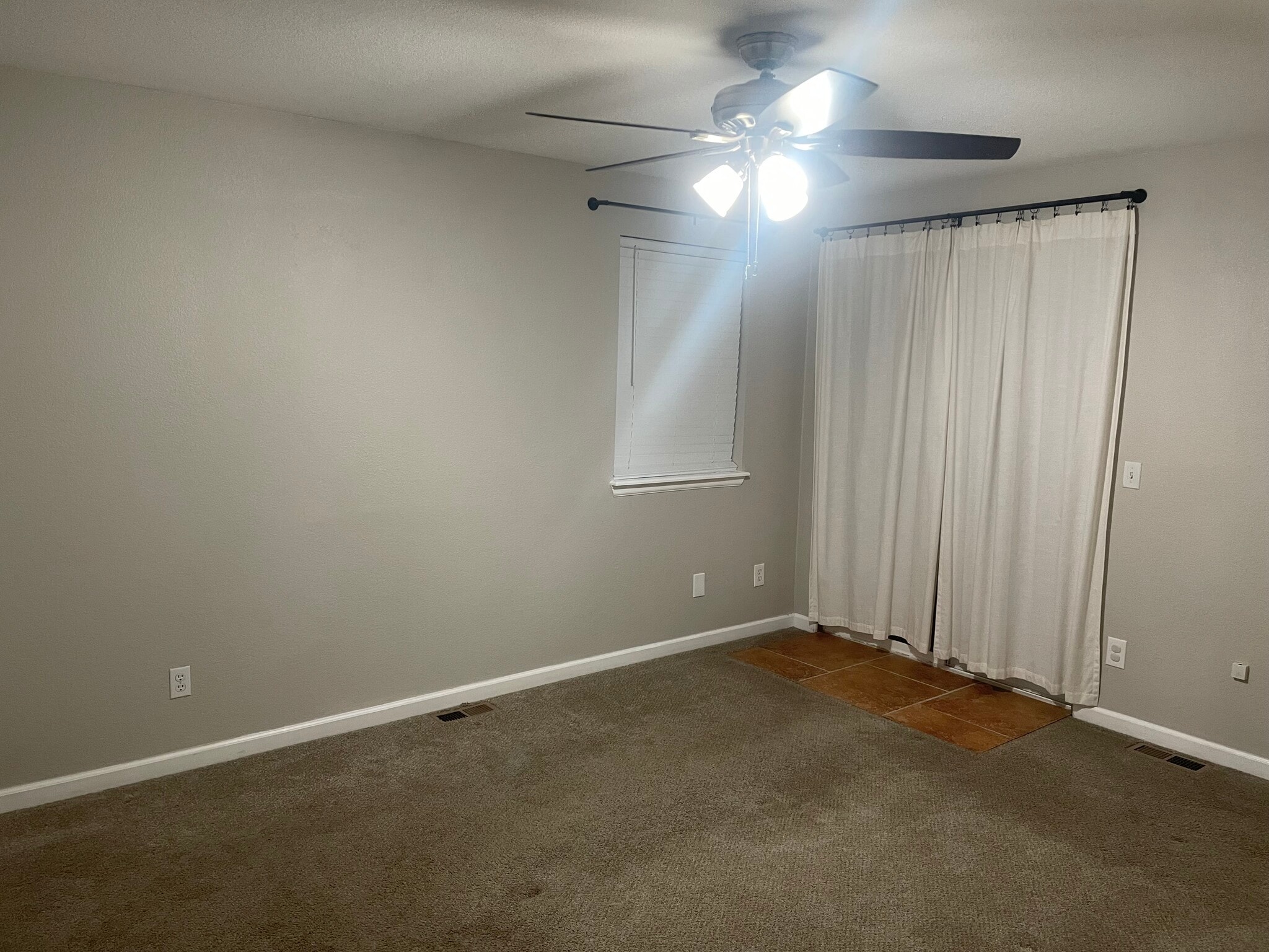 Building Photo - 3228 W Girard Ave