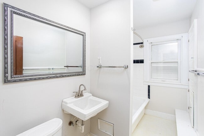 Building Photo - 174 W Weber Rd