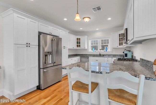 Building Photo - 117 Lyndhurst Dr