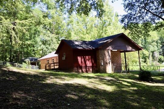 Building Photo - 3 Spring Lake Dr