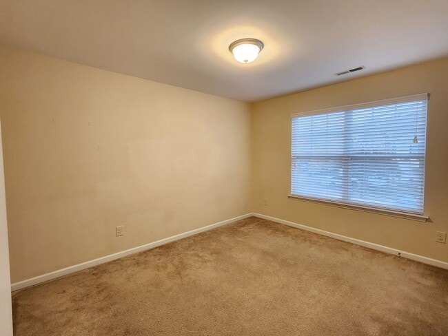 Building Photo - 3 Bedroom - Cary Townhome in Central Locat...