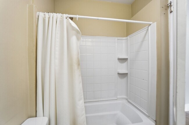 Building Photo - 1220 Louden St