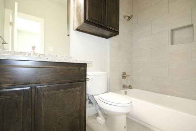 Building Photo - Stunning 3/2 Duplex Home Coming Soon!! Lov...