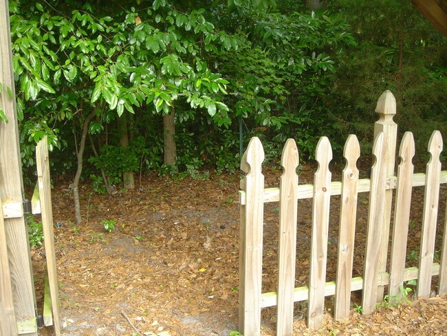 Building Photo - "THE TREE HOUSE" 1BR house/ 1 mile to UNCW...