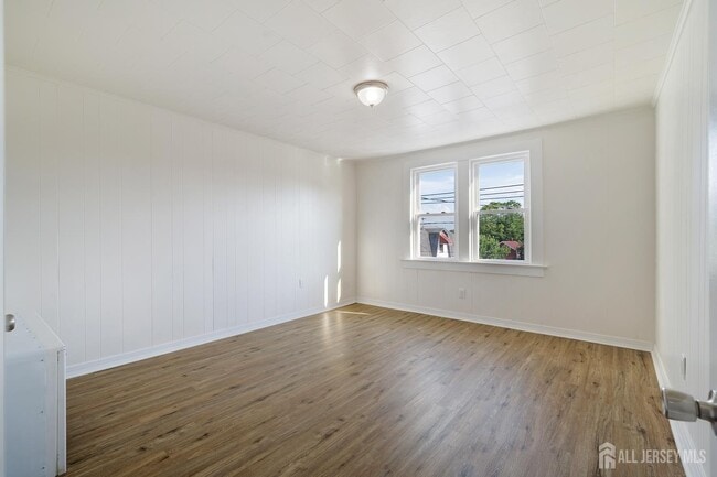 Building Photo - 360 Alpine St