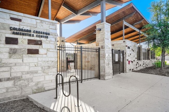 Building Photo - 7001 Tonka Ln