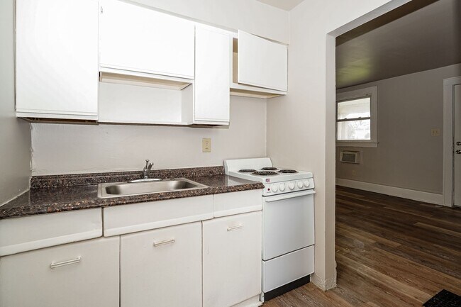 Building Photo - 753 1/2-2009-2002 Sullivant Ave