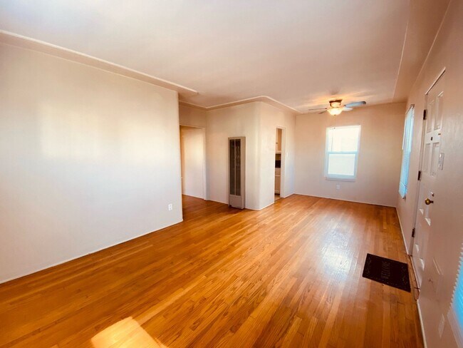 Building Photo - LARGE PRIVATE EXCLUSIVE PATIO! EXCLUSIVE U...