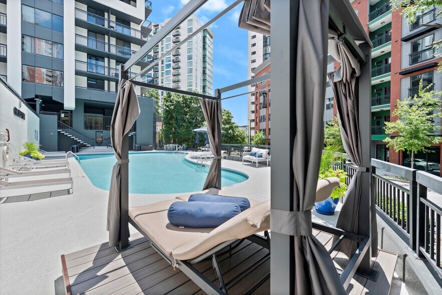 Building Photo - 3481 Lakeside Dr NE