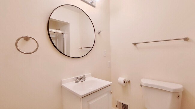 Building Photo - Great One Bedroom Unit Located In Multnoma...