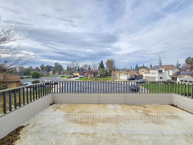 Building Photo - Pool Home – 3 Bed | 3 Bath | 1,625 Sq Ft