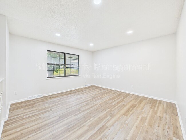 Building Photo - 8622 E 108th Terrace