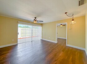 Building Photo - 2241 W Pensacola St