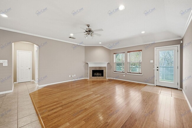 Building Photo - 604 Creekside Dr