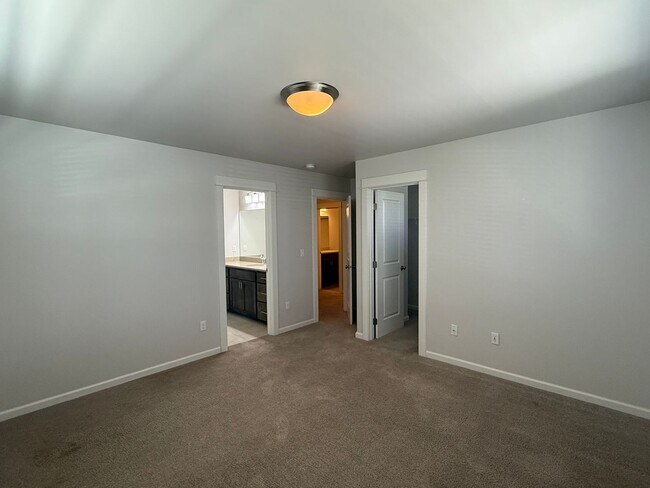 Building Photo - 61565 SE Alstrup Rd