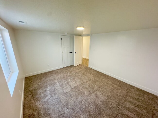 Building Photo - 1349 E 750 S