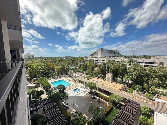 Building Photo - 251 Crandon Blvd