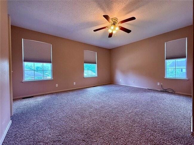 Building Photo - 1404 Camellia Dr