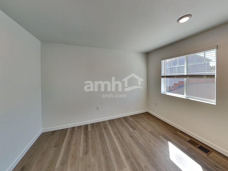 Building Photo - 26106 E Calhoun Pl