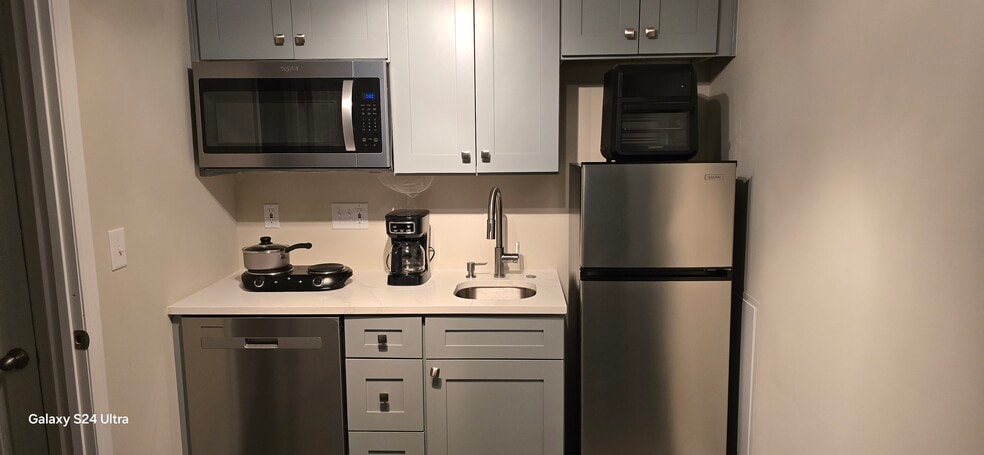 Building Photo - 14423 Hamletville St