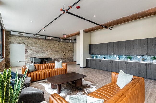 Building Photo - 2032 N Clybourn Ave