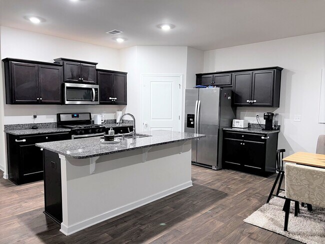 Building Photo - 110 Rogers Knoll Ln