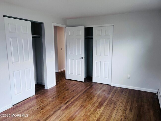 Building Photo - 891 Raleigh Dr