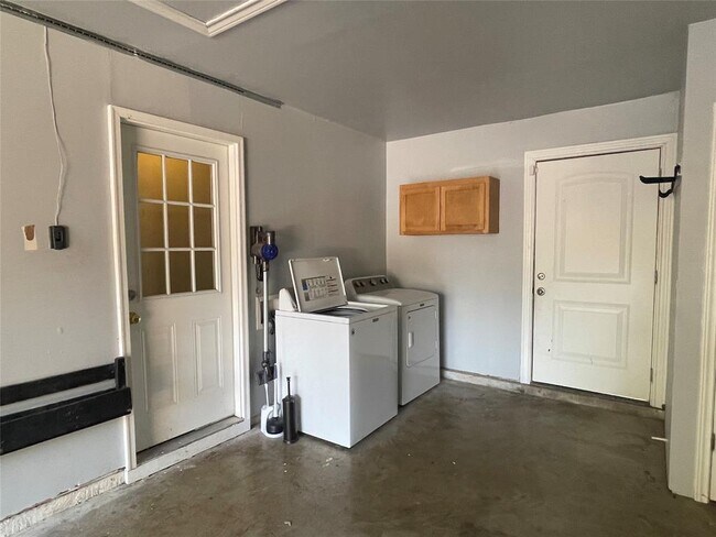 Building Photo - 1303 Pendergrass St