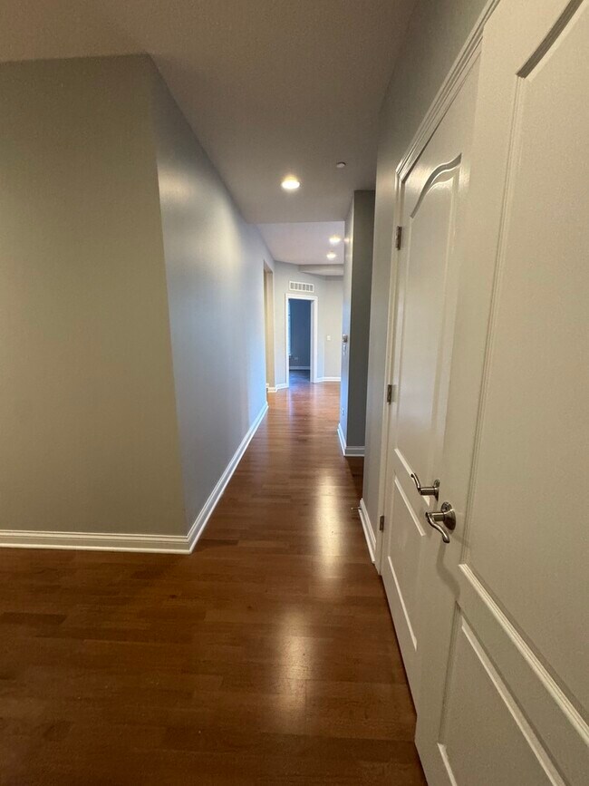 Building Photo - 1800 Amberley Ct