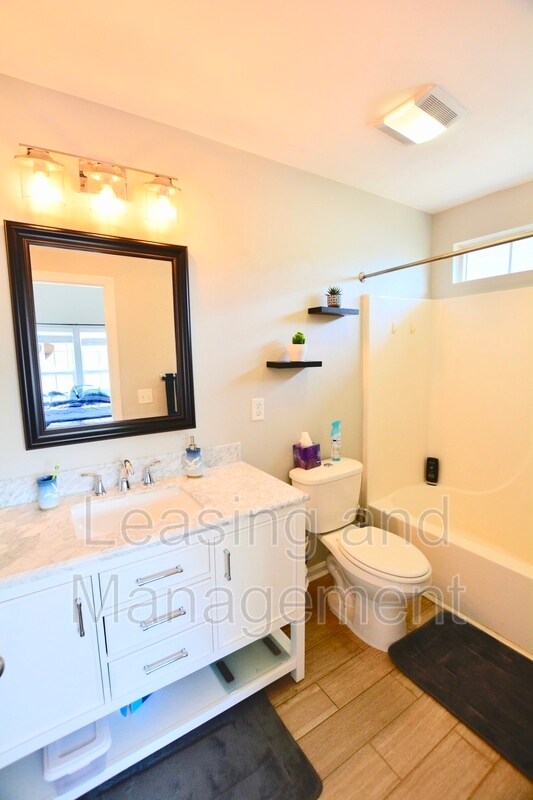 Building Photo - 813 Harbor Pl Dr