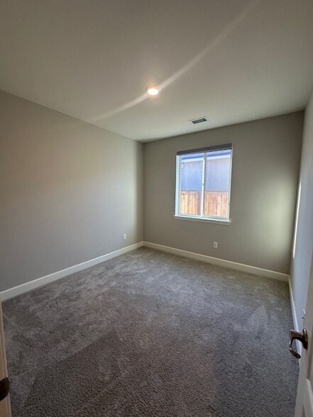 Building Photo - 6099 Ditch Rider Rd