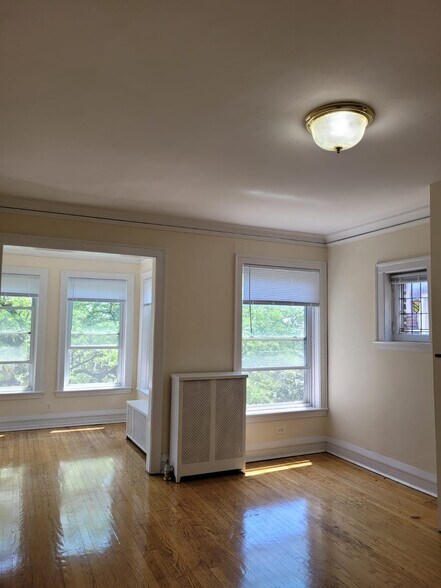 Building Photo - 1220 W Columbia Ave