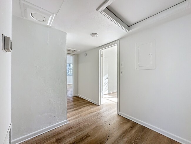 Building Photo - 5330 Quan Dr