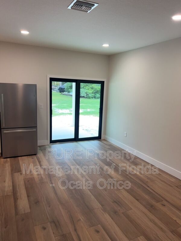 Building Photo - 2635 NE 37th Place Rd