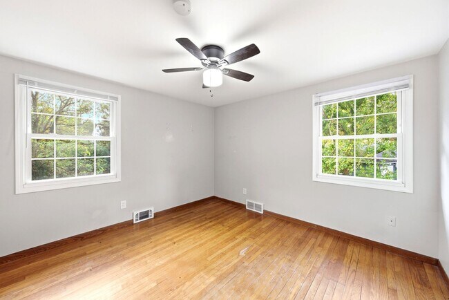 Building Photo - 8983 Highland Dr