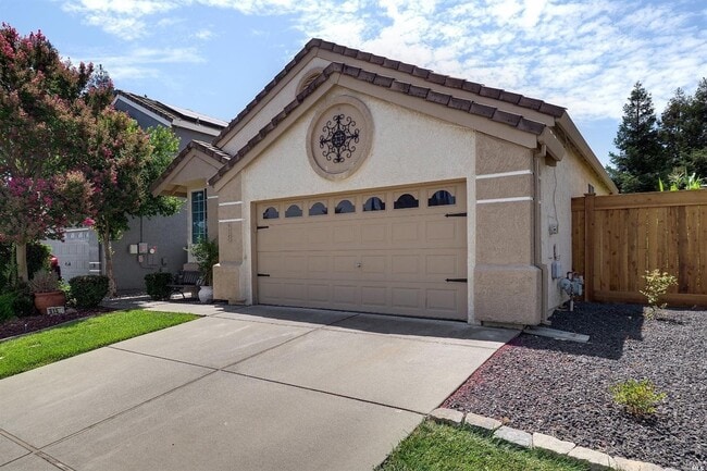 Building Photo - 915 Tipperary Dr