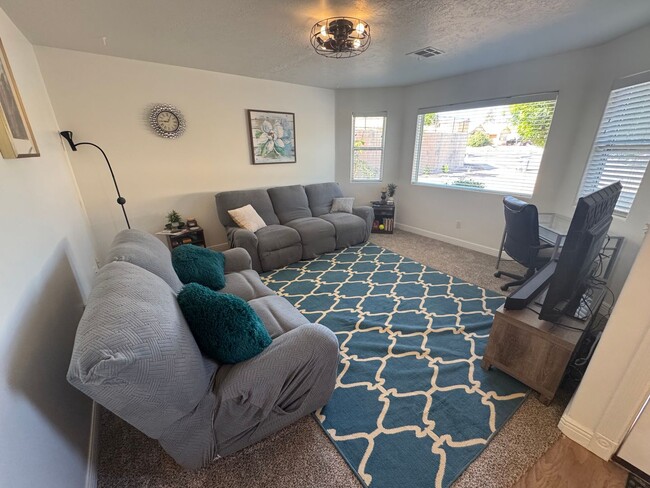 Building Photo - Fully Furnished Desert Dream Townhome!
