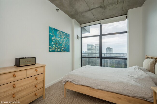 Building Photo - 235 W Van Buren St