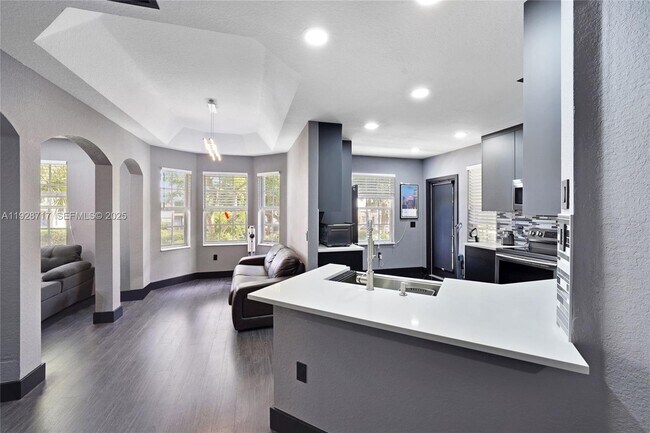 Building Photo - 1010 Belmont Pl