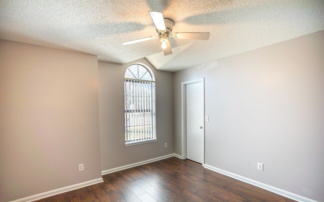 Building Photo - Spring Fling!  Move into this Home this Up...