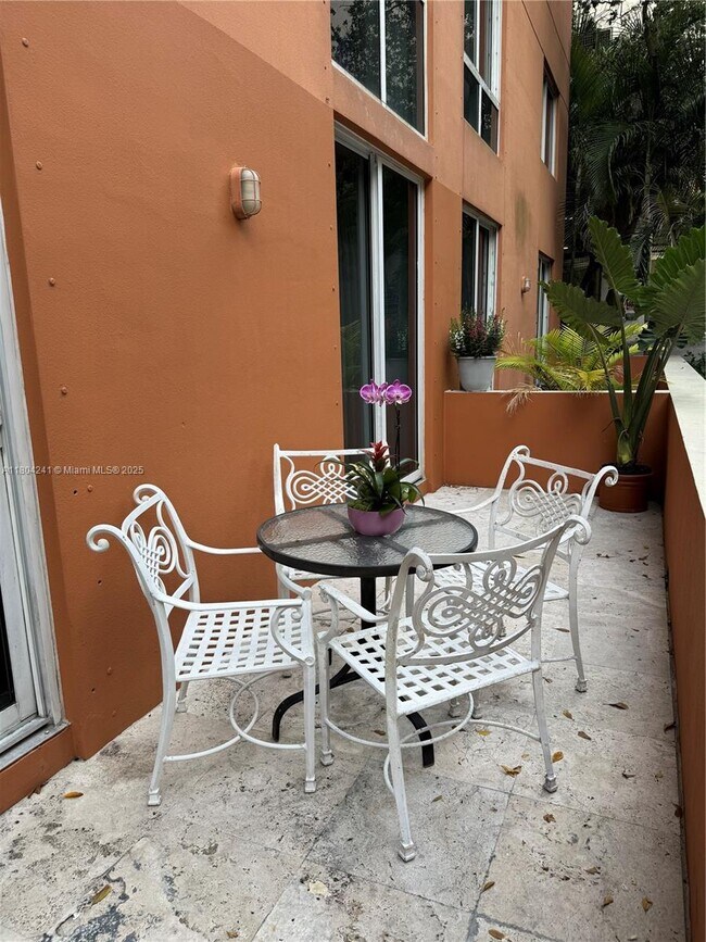 Building Photo - 2951 S Bayshore Dr