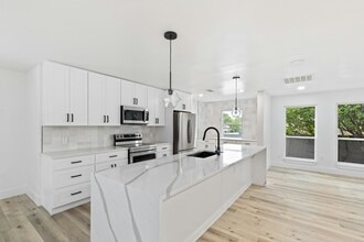 Building Photo - 15655 Regal Hill Cir