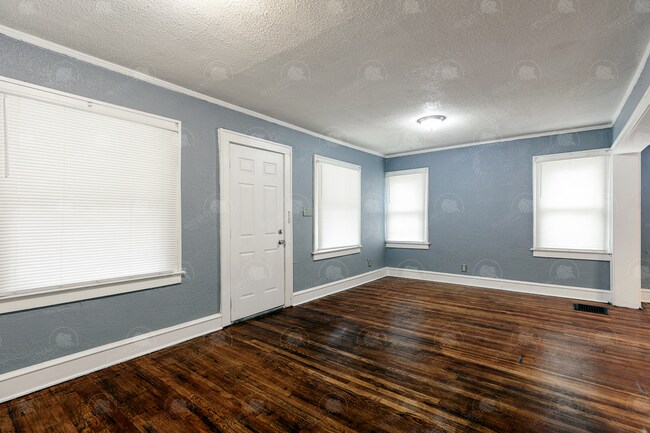 Building Photo - Charming and cozy house in historic East S...