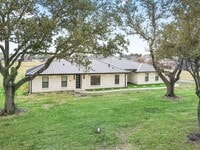 Building Photo - 4002 Dixie Farm Rd