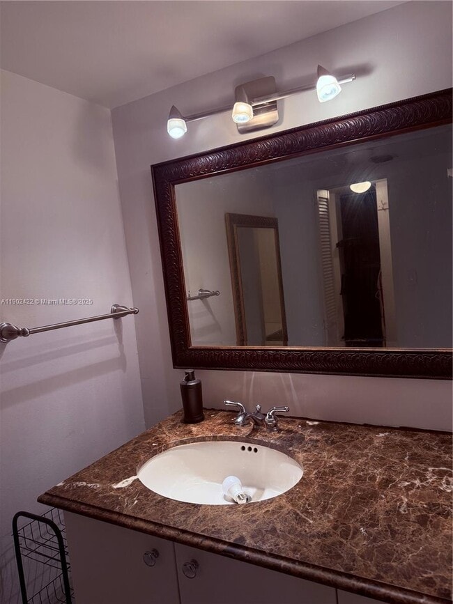 Building Photo - 3475 N Country Club Dr