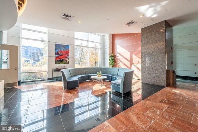 Building Photo - 901 N Penn St